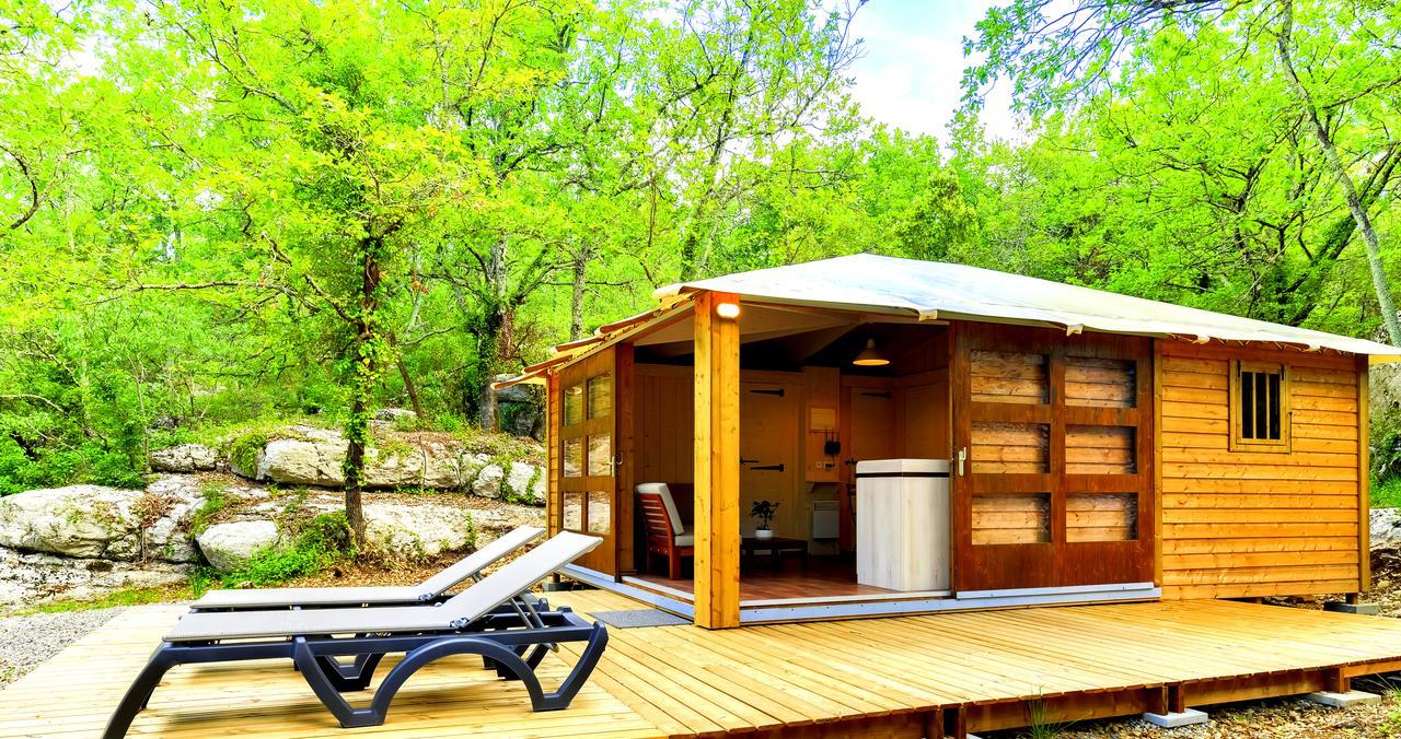 Cabanes Lodges Le Serviere Балазук Стая снимка